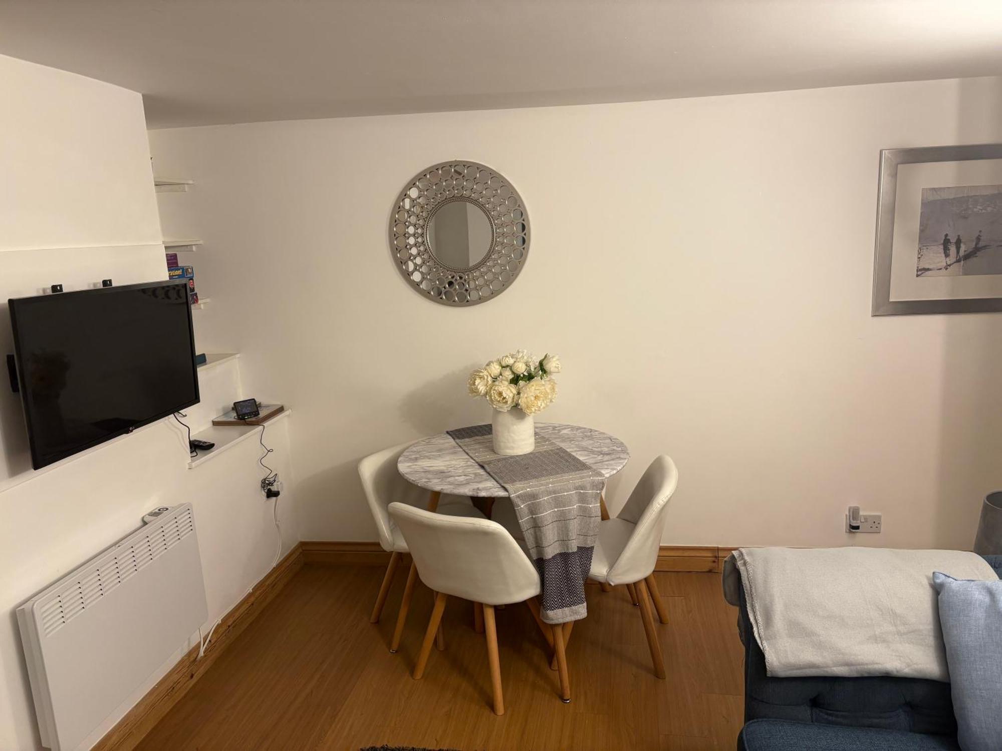 Seaton, Devon, Two Bed Apartment, Just Off The Sea Front. Екстер'єр фото